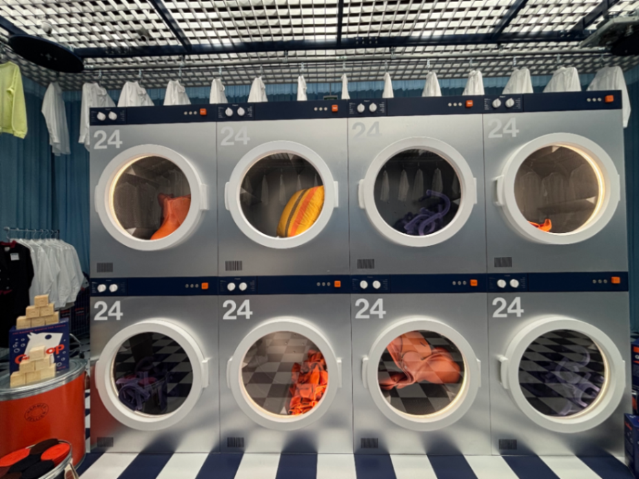 MYSTERY AT THE GROOMS'
エルメスの馬さがしのナゾ活写真