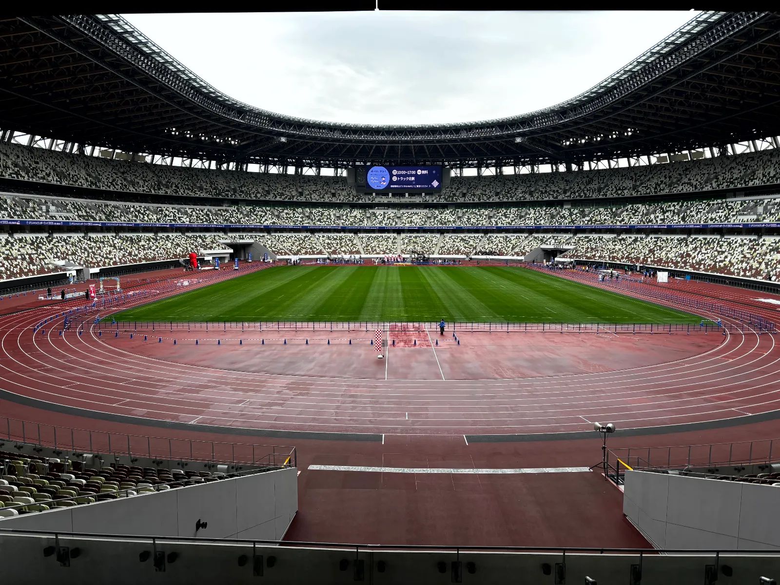 『国立競技場からの脱出』のナゾ活写真