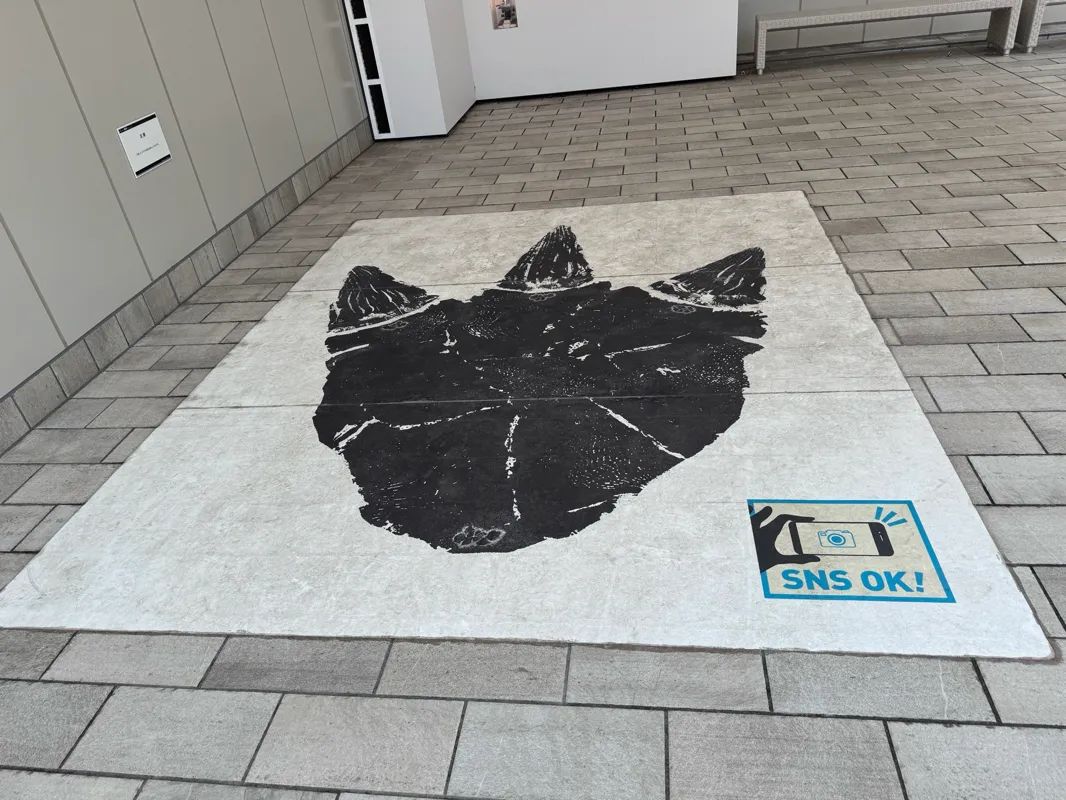 『ゴジラ迫るホテルからの脱出』のナゾ活写真